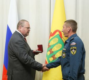 Олег Мельниченко наградил более 70 отличивших пензенцев