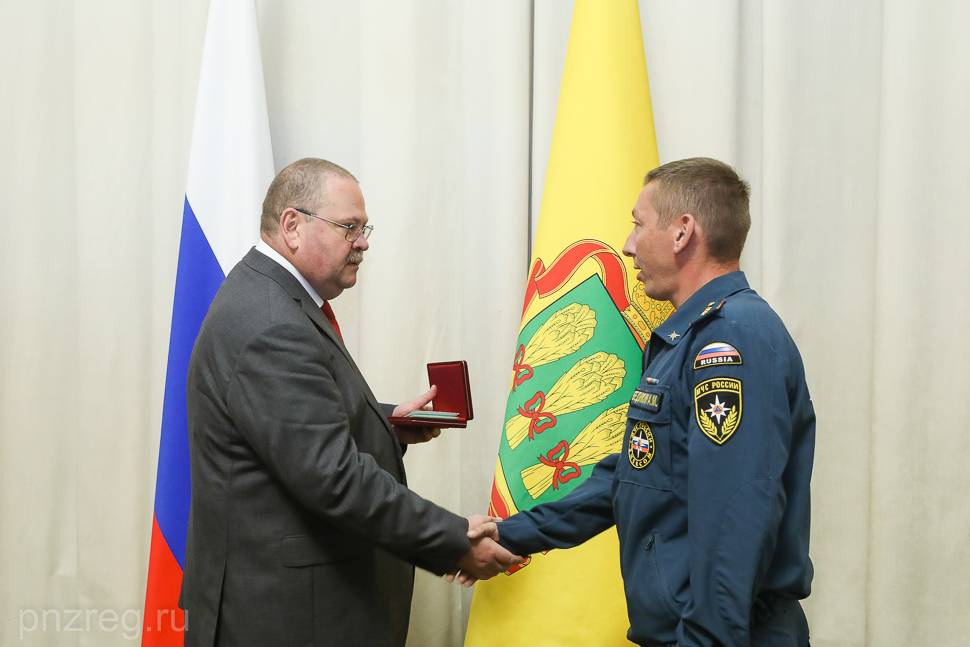 Олег Мельниченко наградил более 70 отличивших пензенцев