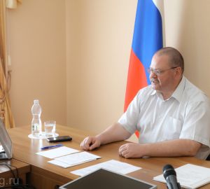 Олег Мельниченко поручил увеличить количество мобильных бригад МФЦ по оформлению объектов жилого строительства