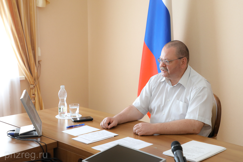 Олег Мельниченко поручил увеличить количество мобильных бригад МФЦ по оформлению объектов жилого строительства