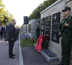 Олег Мельниченко открыл мемориальную плиту пензенцам, павшим при защите Ленинграда