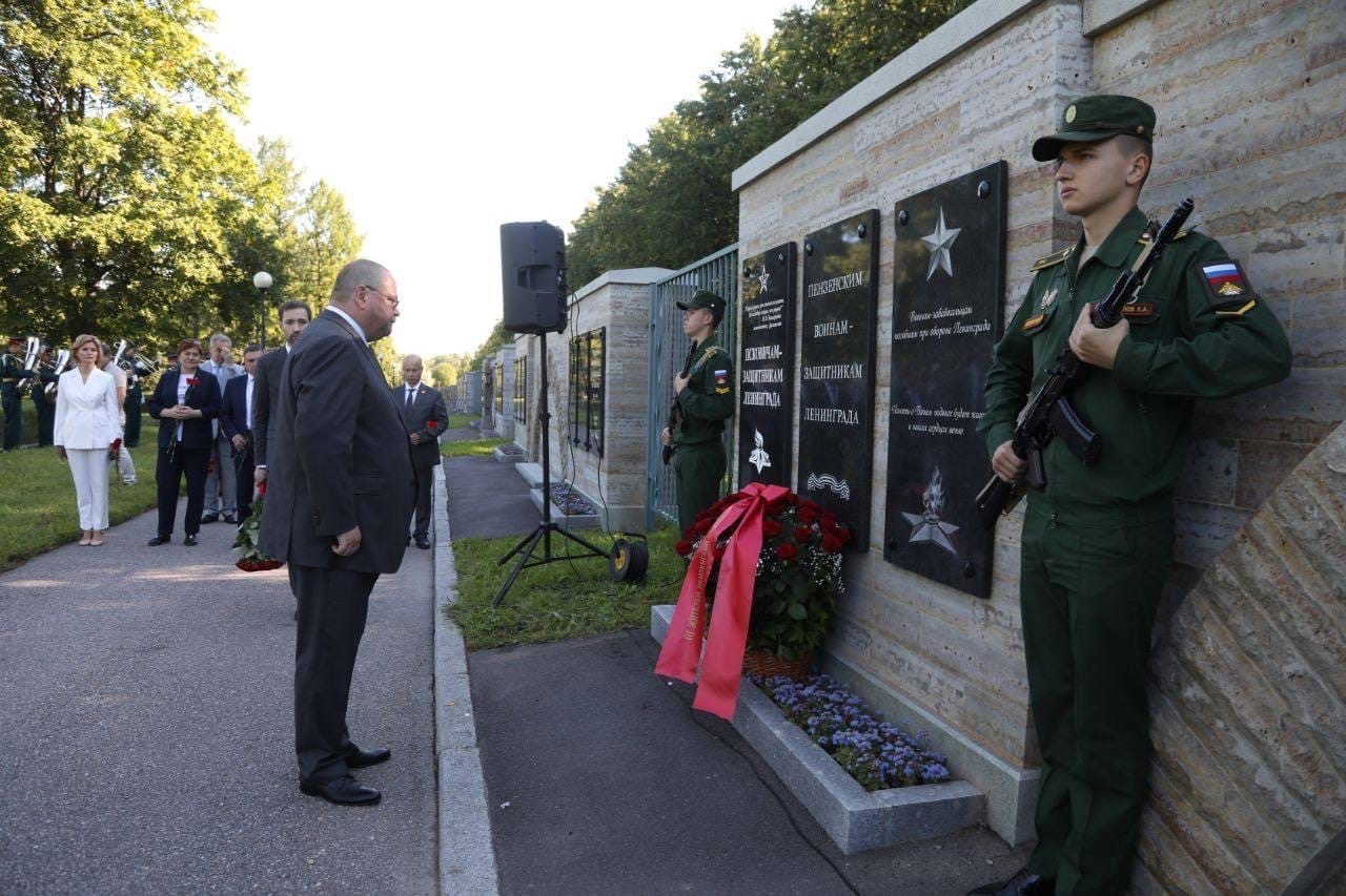 Олег Мельниченко открыл мемориальную плиту пензенцам, павшим при защите Ленинграда