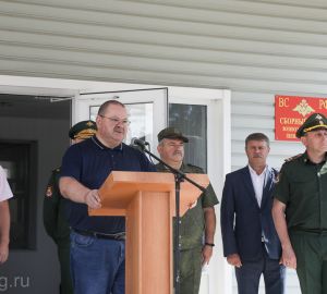 Олег Мельниченко поблагодарил контрактников за мужество и смелость