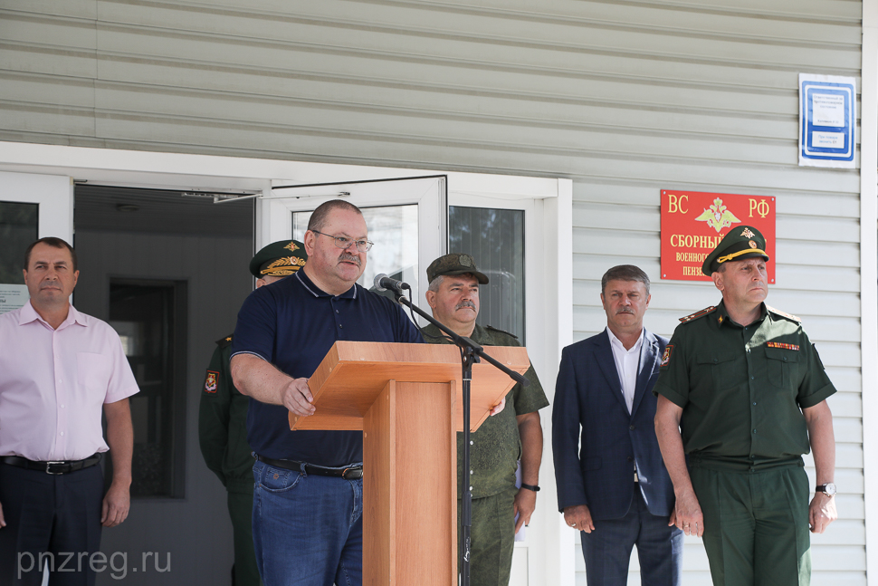 Олег Мельниченко поблагодарил контрактников за мужество и смелость