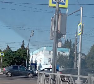 В Пензе на пересечении улиц Терновского и Ростовской водители не видят сигналов светофора