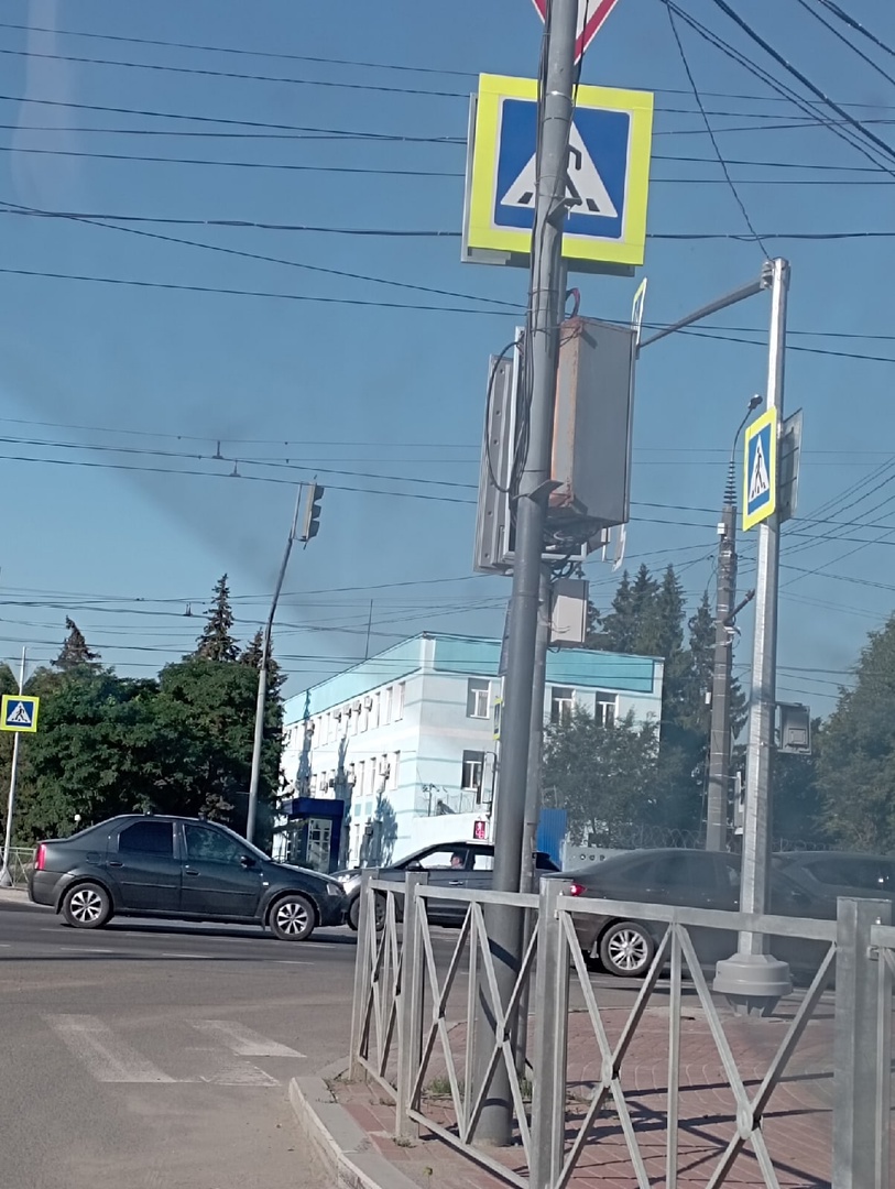 В Пензе на пересечении улиц Терновского и Ростовской водители не видят сигналов светофора