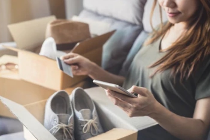 Жительница Пензы попалась на уловку мошенников при покупке обуви в интернете
