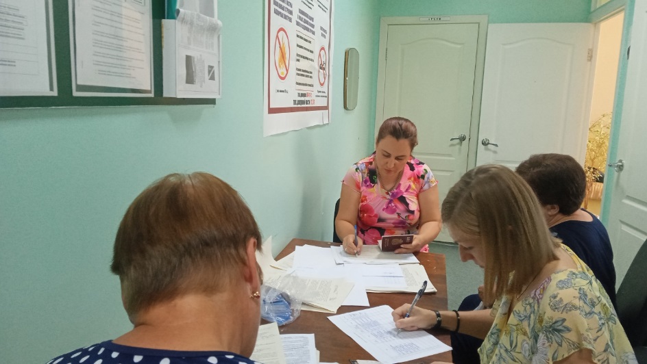 В Бессоновском районе 779 жителей получили социальную карту "Забота"