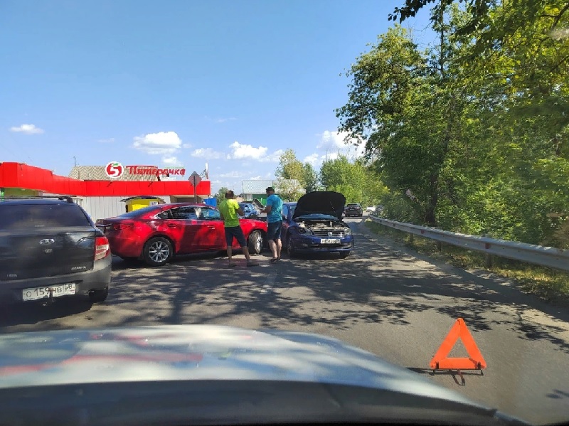 По дороге на Барковку в Пензе образовалась пробка из-за аварии