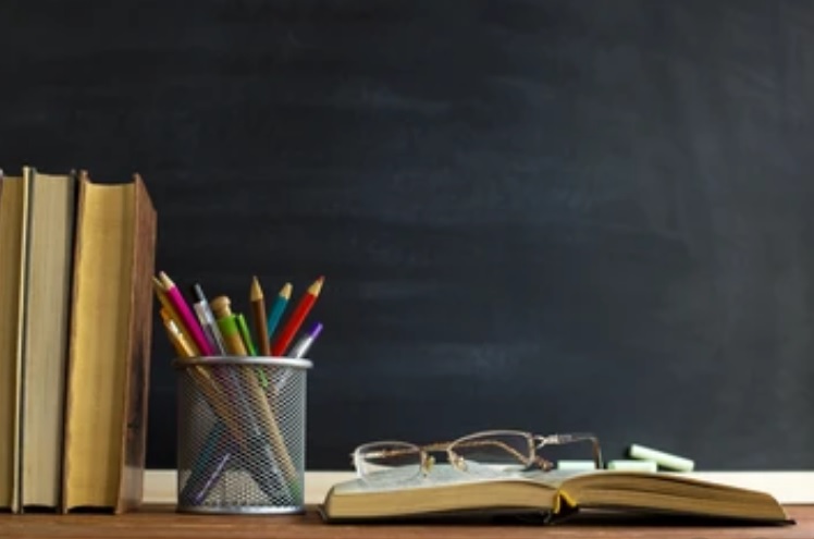 В Камешкирсом районе прокурор добился восстановления прав педагога