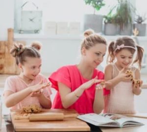 Семьи могут оплатить материнским капиталом услуги ИП по обучению и присмотру за детьми