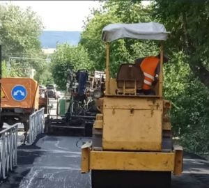 В Пензе на улице Свердлова ремонтируют тротуар, разрушенный ливнями