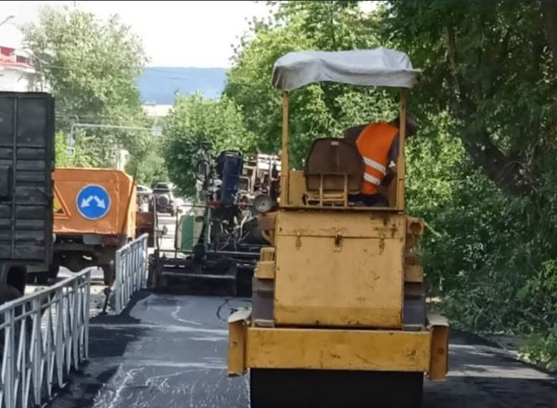 В Пензе на улице Свердлова ремонтируют тротуар, разрушенный ливнями