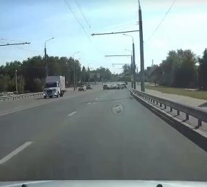 Терновка встала в пробку после жесткой аварии