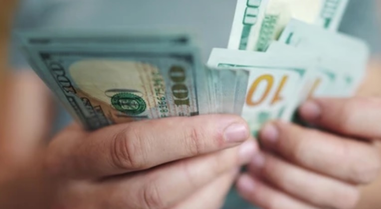 Банк России продлил ограничения на снятие наличной иностранной валюты до 9 марта 2023 года