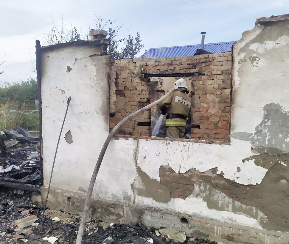 В частном секторе Пензы сгорела баня и дачный домик