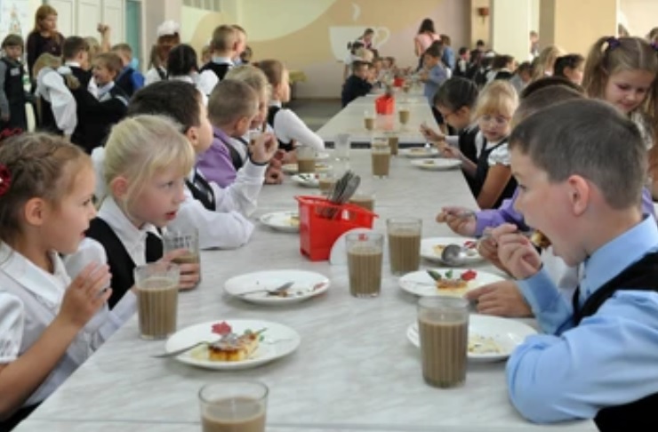 Олег Мельниченко поручил контролировать качество школьного питания