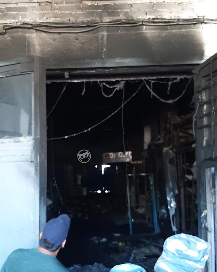 В Пензе в ночном пожаре сгорел оптовый склад