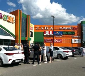 В Пензе на парковке у Коллажа исписали машину