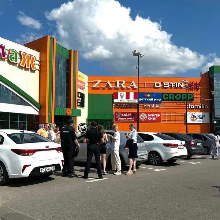 В Пензе на парковке у Коллажа исписали машину