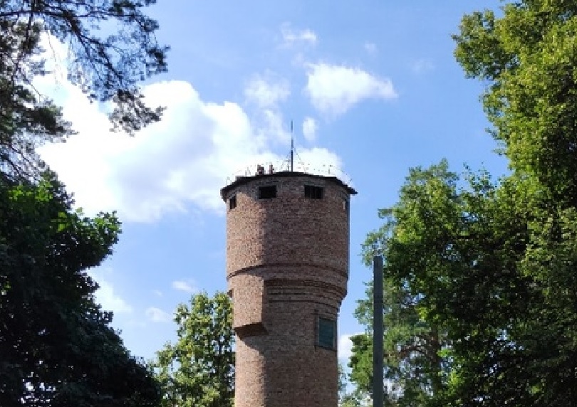 В Ахунах дети устроили опасные игры на вершине водонапорной башни