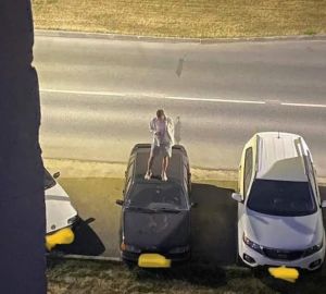 В Заречном молодой «рыцарь» залез на крышу чужого автомобиля