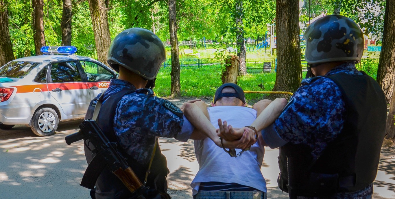 Житель Пензы получил кулаком по голове за нежелание пускать незнакомца в подъезд