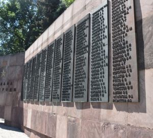 В центре Пензы обновили стелу «Слава Героям»