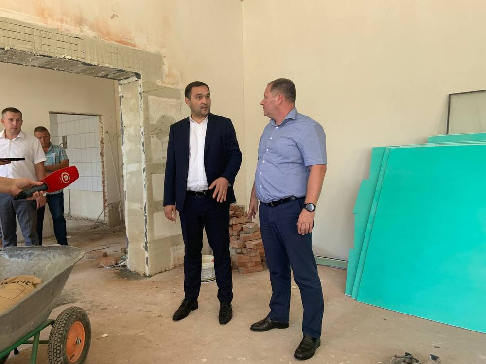 Глава пензенского Минобра проверил, как проходит капремонт гимназии №53