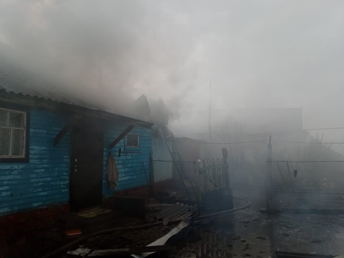 В Городищенском районе пожар уничтожил деревянный дом