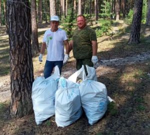 Жители Пензы очистили берег водохранилища от мусора