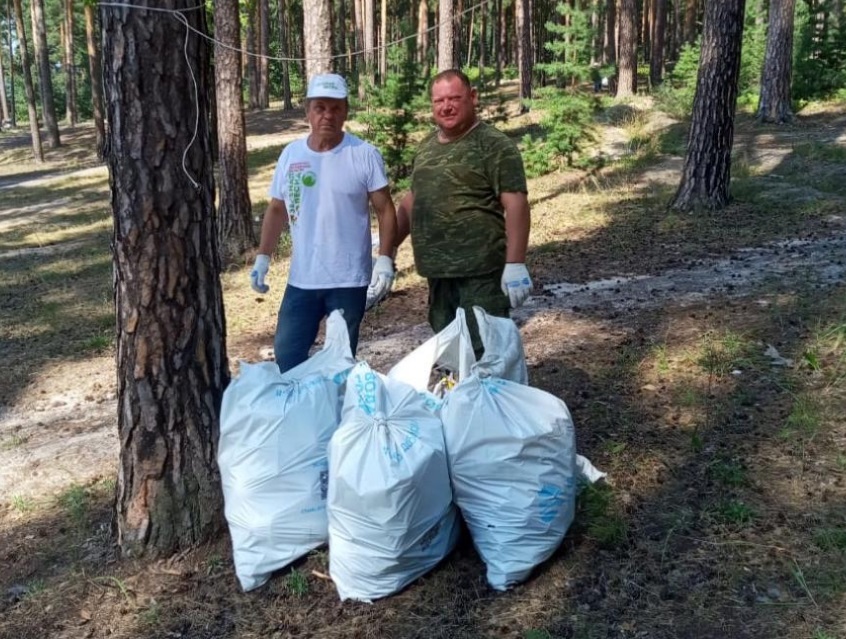 Жители Пензы очистили берег водохранилища от мусора