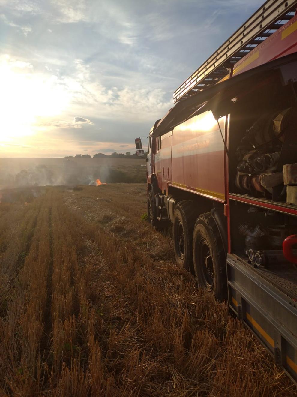 В Пензенском районе в поле загорелась сухая трава