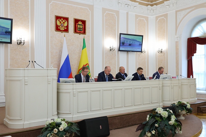 Юлия Лазуткина досрочно сложила с себя полномочия депутата регионального Заксобра