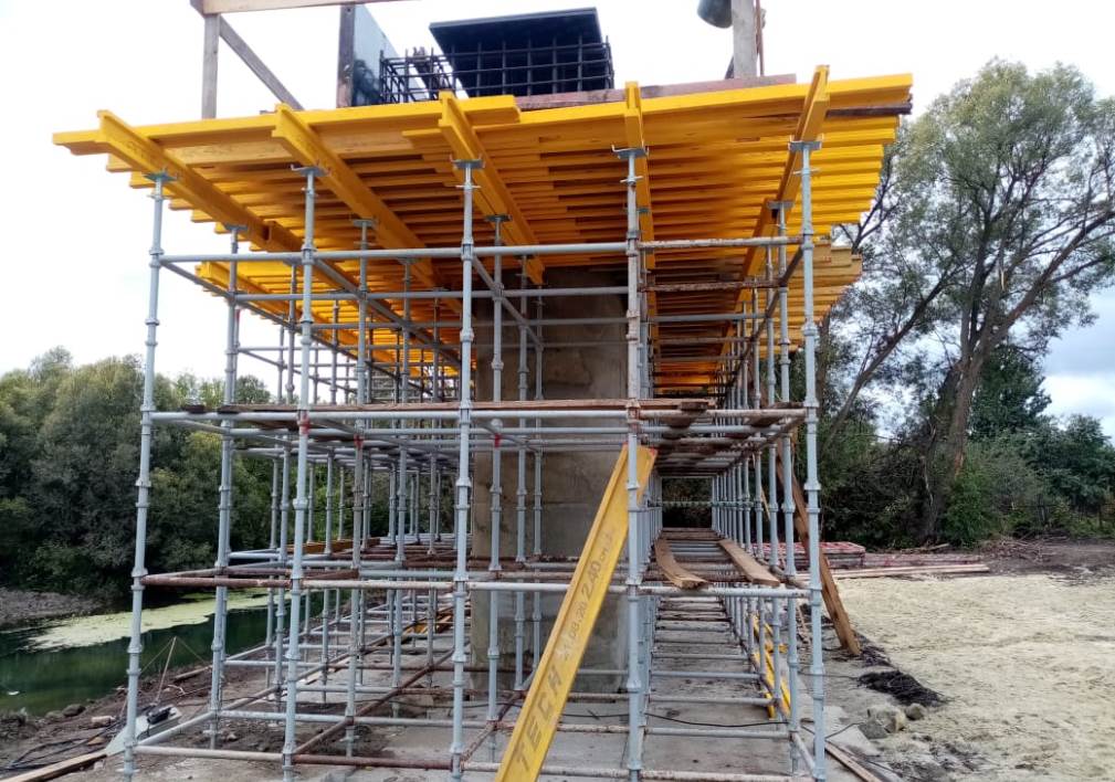 Глава Минстроя поручил ускорить ход ремонта моста через реку Ломовка