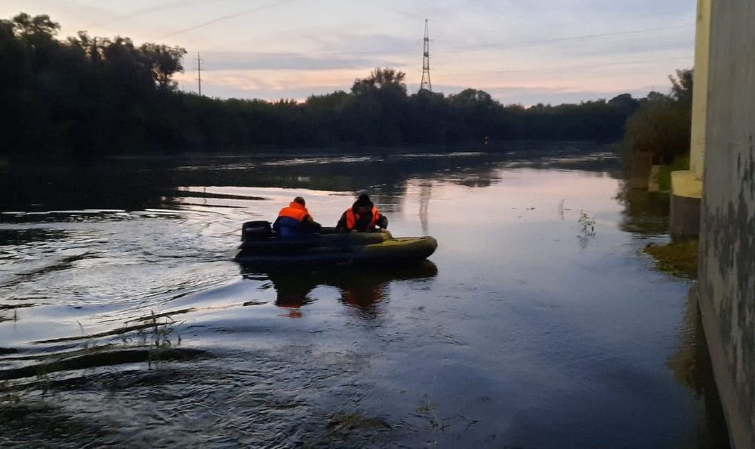 В Пензе спасатели искали на реке Суре лодку с детьми