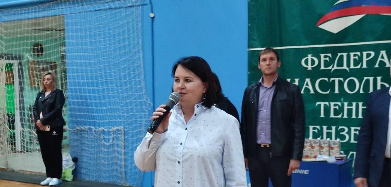 Ольга Чистякова вручила призы участникам турнира по мини-футболу