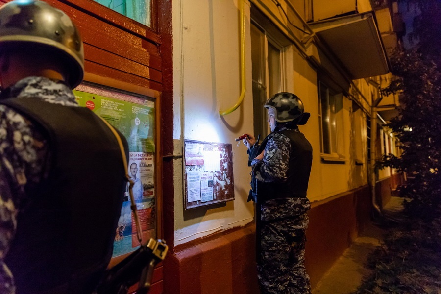 В Пензе мужчину поймали за попыткой отвинтить рельсовые костыли