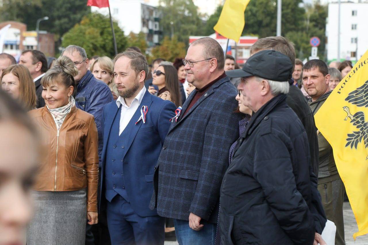 Олег Мельниченко приветствовал участников митинга «Своих не бросаем!»