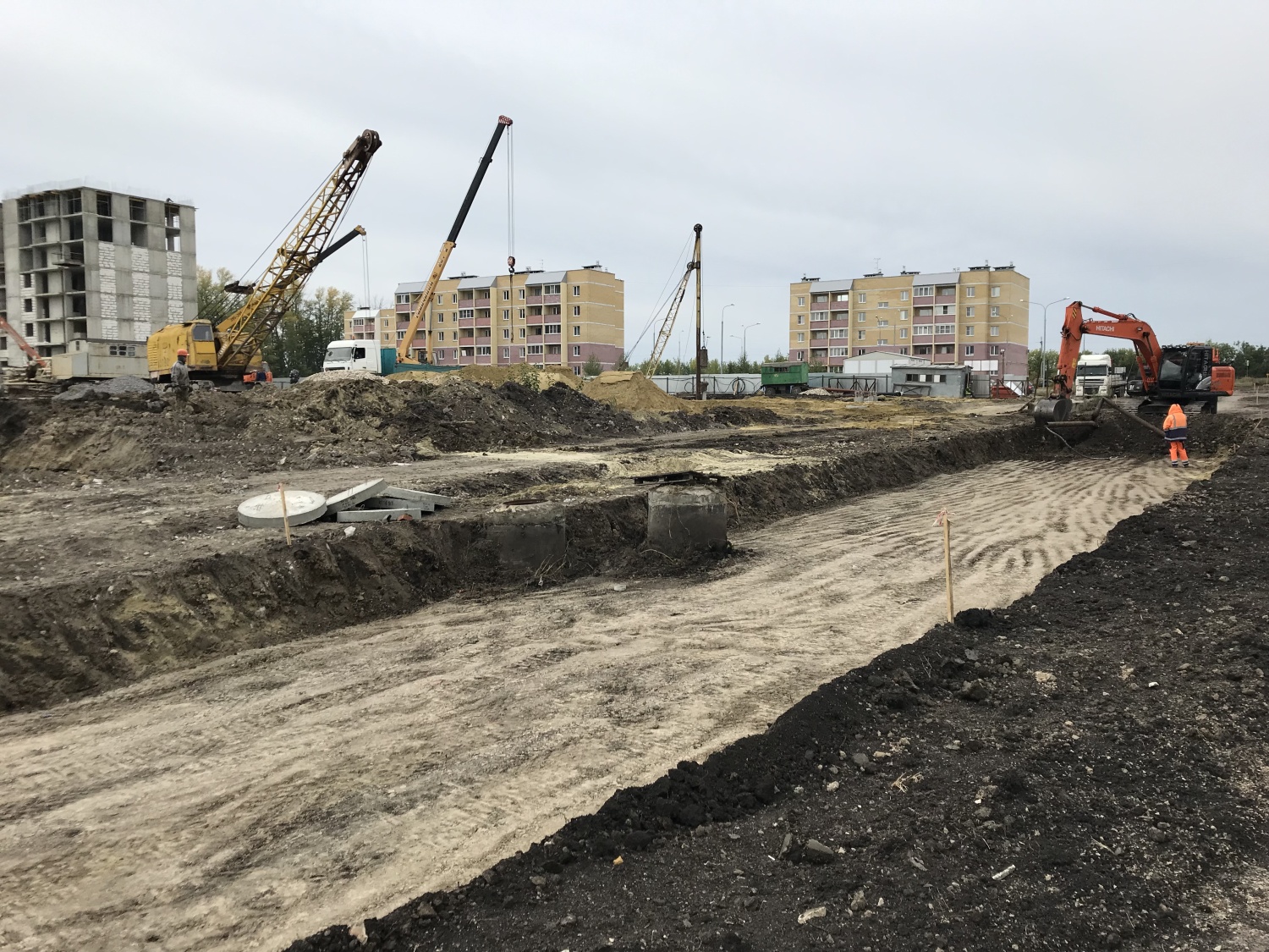 В Заре продолжается строительство домов для переселенцев