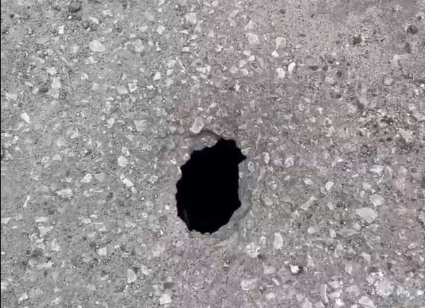 В Кузнецкой мэрии пообещали устранить дыру на перекрестке улиц Белинского и Стекловской