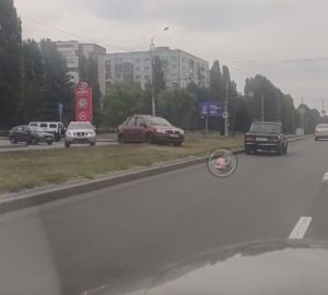 Утро понедельника в Пензе началось с ДТП на путепроводе