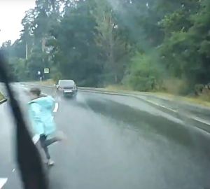 В пензенских Ахунах ребенок бросился под колеса автомобиля