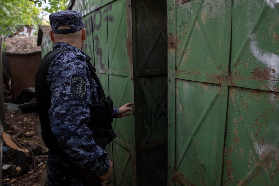 В Пензе молодой парень скрутил чужие колеса и попытался скрыться на своем авто