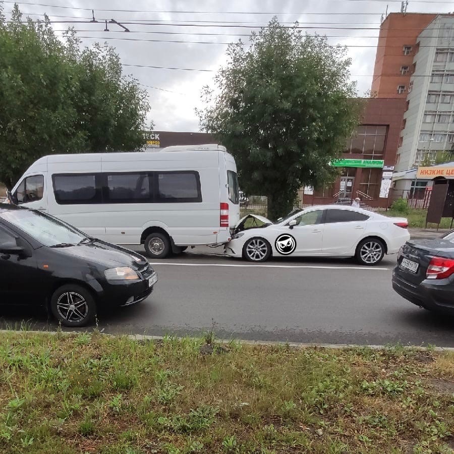 В Пензе утренняя авария на несколько часов блокировала проезд в районе 6 горбольницы