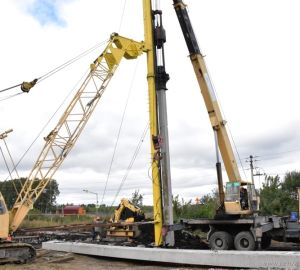 На транспортной развязке в Арбеково завершается забивка свай надземного пешеходного перехода
