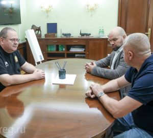 Олег Мельниченко и Антон Демидов в ходе встречи обсудили гуманитарную миссию на освобожденных территориях