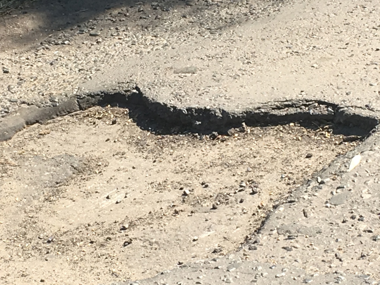 Дорогу в Каменском районе отремонтируют в следующем году