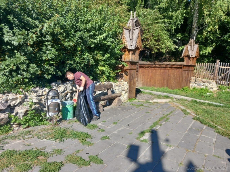 В Ленинском районе Пензы навели порядок