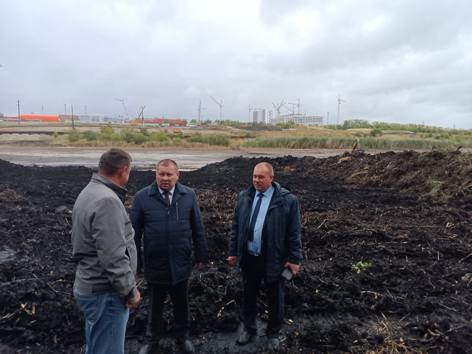 В Пензе проводятся работы по очистке пруда у городской больницы №6